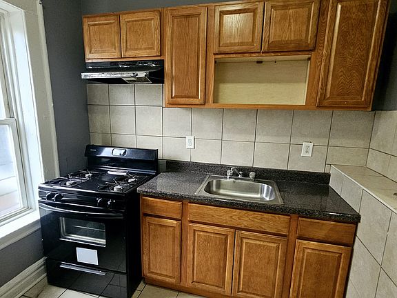 2nd image of 220 Roseville Ave #2H