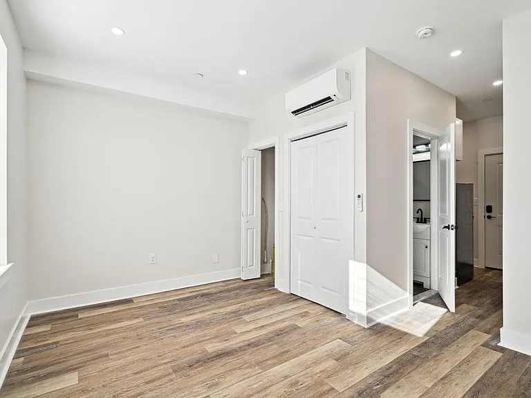 4141 Mantua Ave #2F — Photo 2