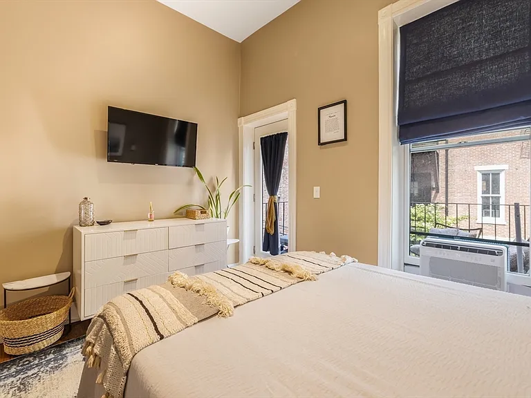 31 Hanson St #3 — Photo 9
