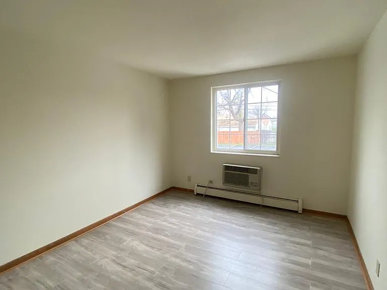 25 Logan Ave #4 — Photo 7
