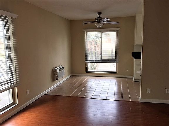 3rd image of 12142 Burbank Blvd APT 1