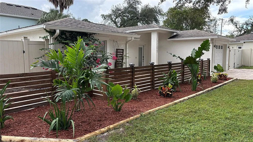 3 bed, 2.0 bath, 1358 sqft, $3,500 — Photo 3