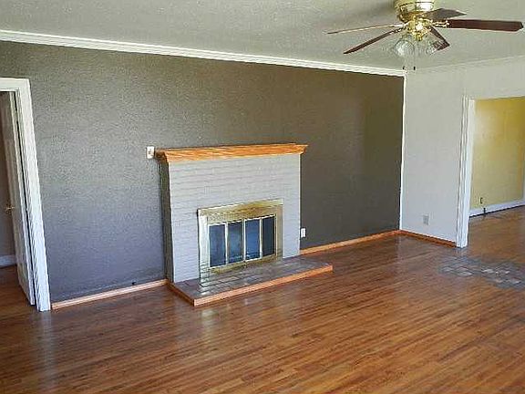 2nd image of 845 Lincoln Dr