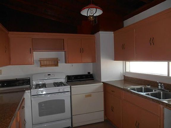 3rd image of 1305 Zuni Pl