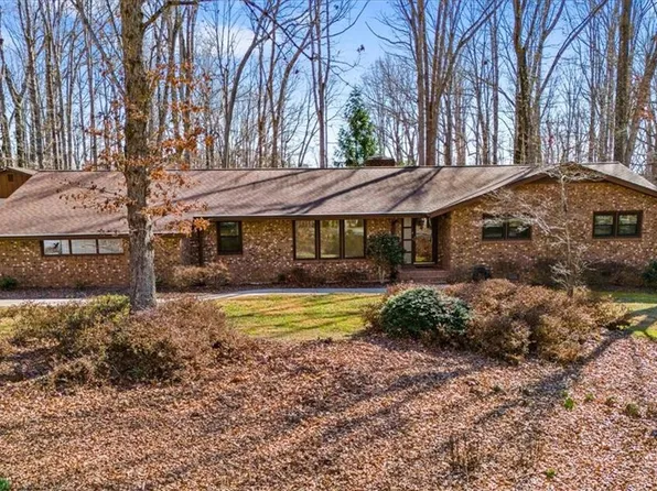 307 Fairidge Dr, Jamestown, NC 27282