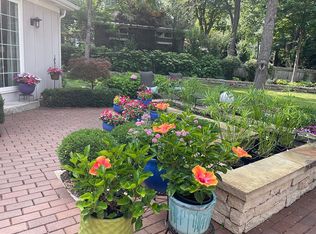 9112 Wenonga Rd, Leawood, KS 66206