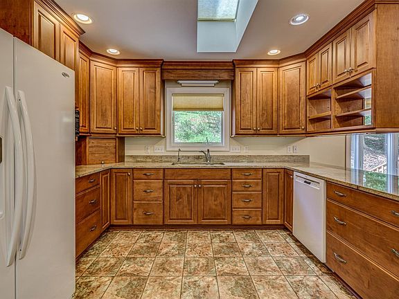 3rd image of 2940 Hickory Cove Ln