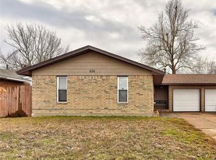 636 SW 10th St, Moore, OK 73160