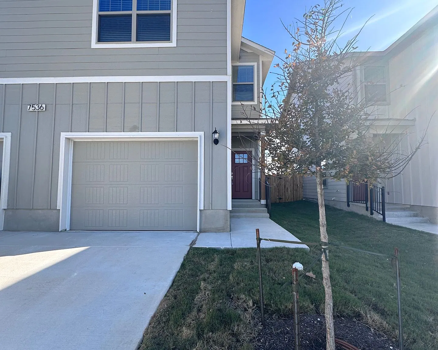 Charming Duplex in Magnolia Village featuring 3 bedrooms & 2.5 baths in 1,505 square feet of livi... — Photo 2