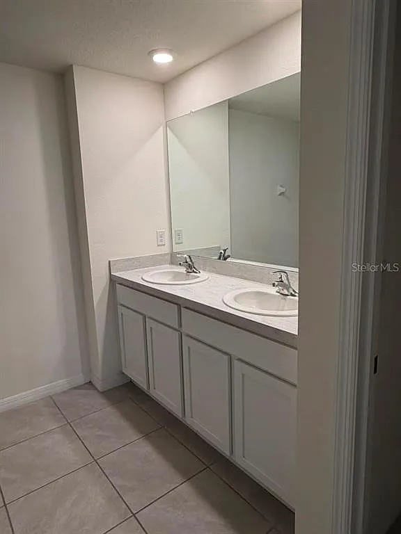 5 bed, 3.0 bath, 2481 sqft, $2,500 — Photo 3
