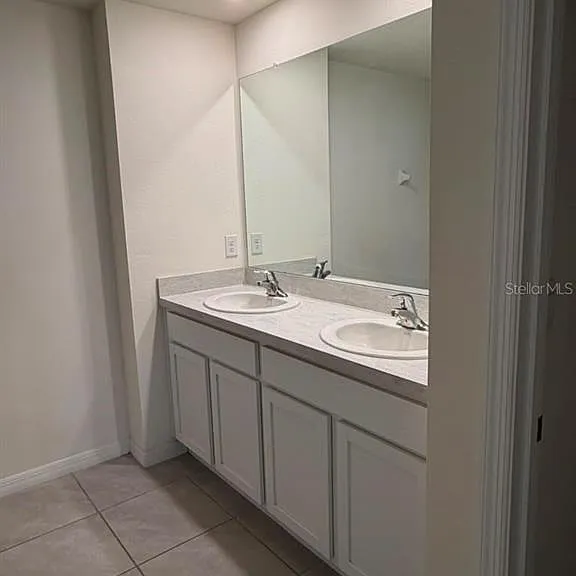 8735 SW 46th Ave — Photo 3