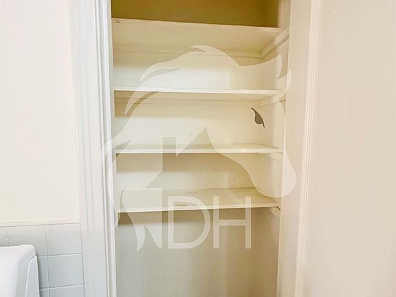 5th image of 1718 E Oak Ave