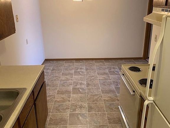 3rd image of 412 1st St NE APT 203