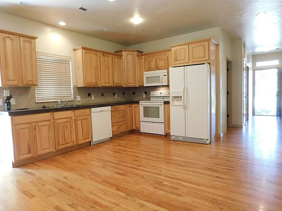 5th image of 570 1/2 Garden Grove Ct