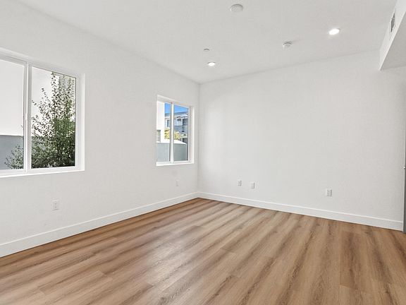 4th image of 834 S Shenandoah St #101