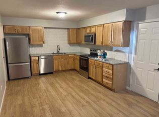 301 Ridge St #A, Tonganoxie, KS 66086