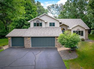 1525 N Ridge Dr, Hudson, WI 54016
