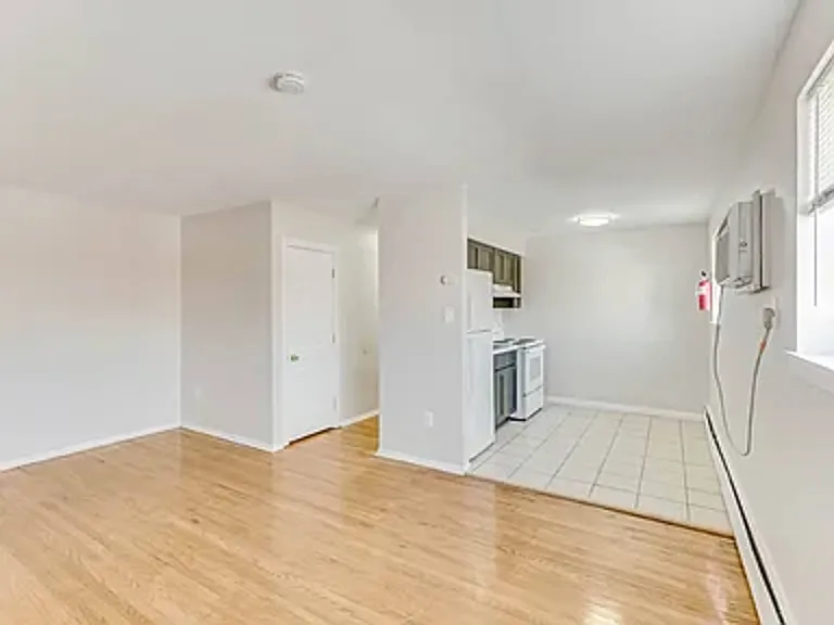 1238 W Washington St — Photo 8
