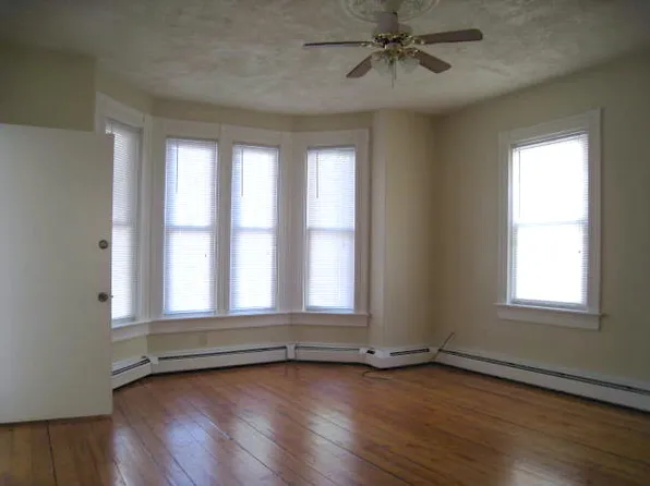 102 Penn St, Providence, RI 02909