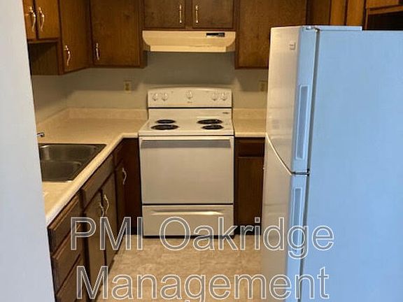 3rd image of 250 E Main St