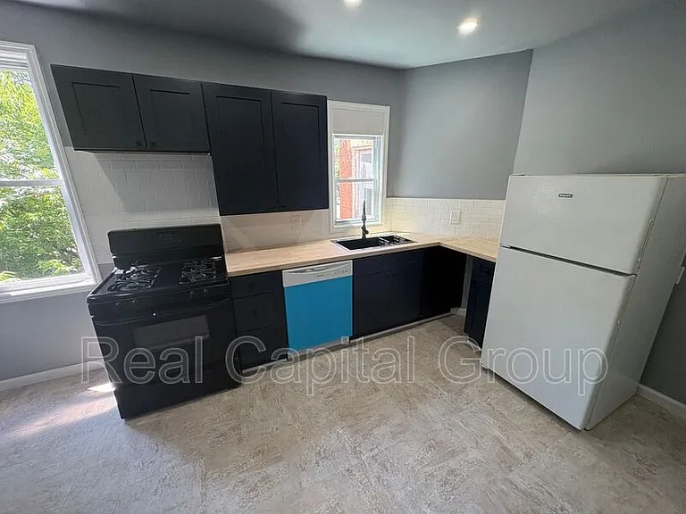 44 Alexander St #3 — Photo 14