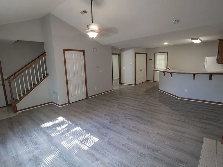 1316 Valley Creek Ln — Photo 4