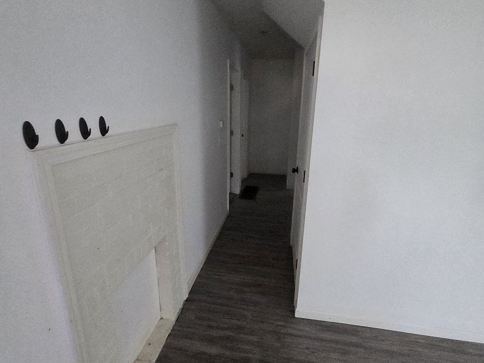 1st image of 309 E 10th St