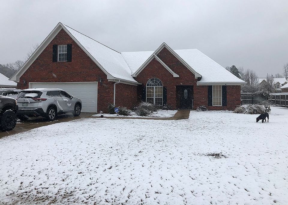 1st image of 715 Savannah Dr