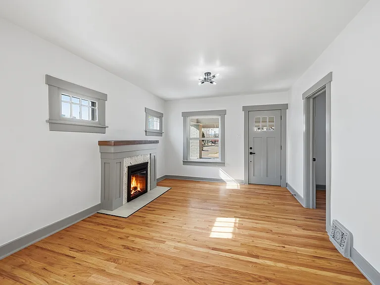 296 S Lafayette St — Photo 9