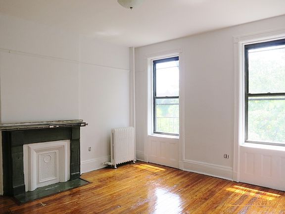 4th image of 556 Hancock St APT 3