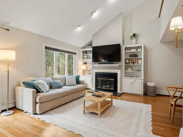 32 Trout Farm Ln, Duxbury, MA 02332