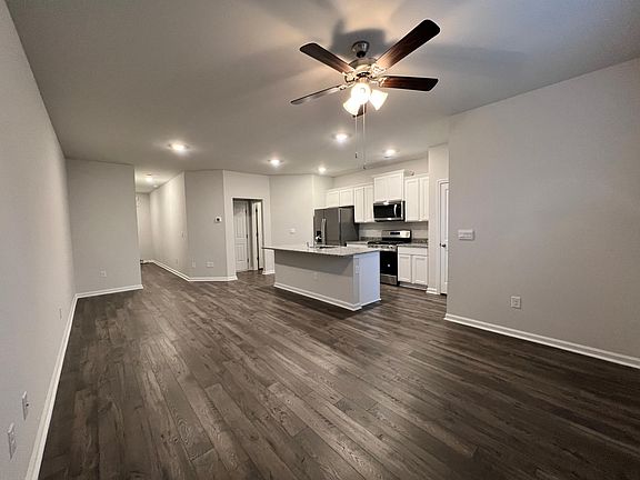 4th image of 333 Bisham Ct
