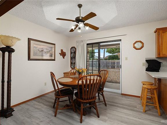 4th image of 1604 Lakeside Dr
