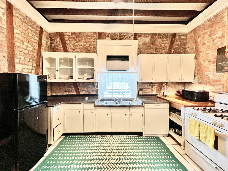 2025 Dauphine St #2025 — Photo 6