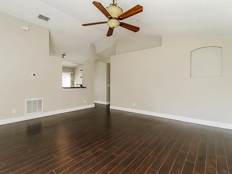 2640 Woods Edge Cir — Photo 5