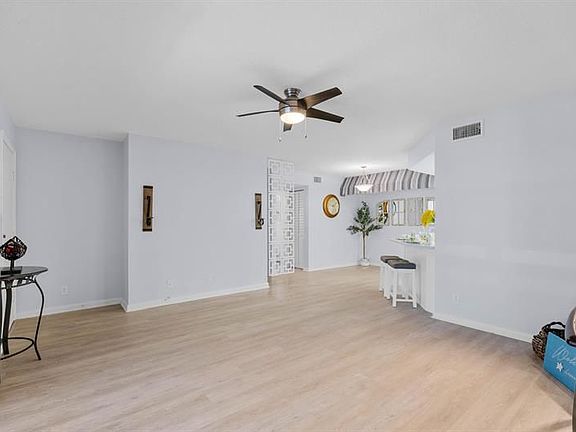 5th image of 6560 Chasewood Dr APT D