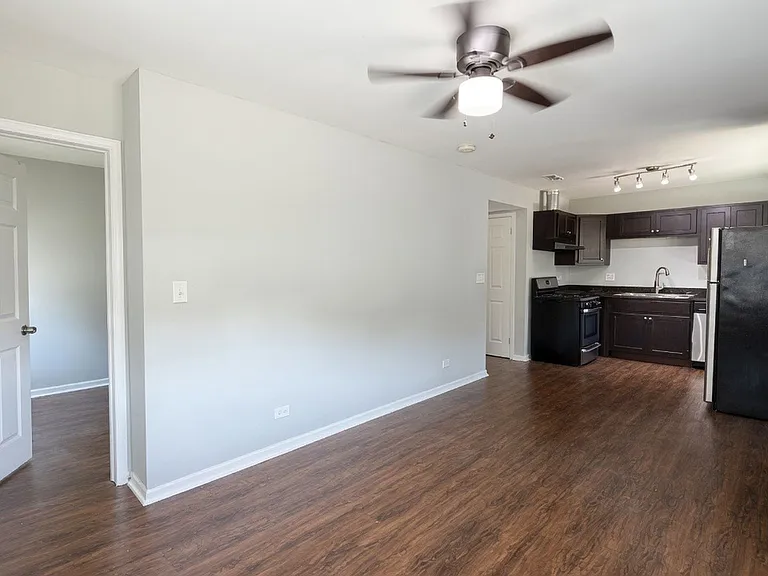 5834 W Irving Park Rd #1R — Photo 6