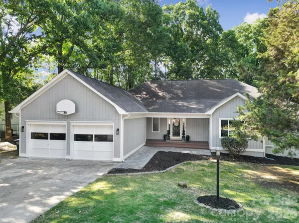 26037 Windjammer Dr, Tega Cay, SC 29708