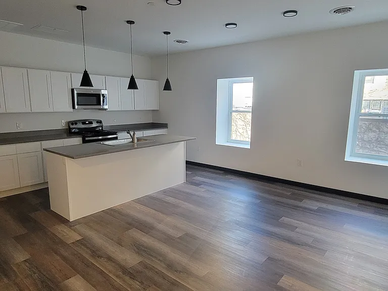 121 Penn Ave #204 — Photo 2