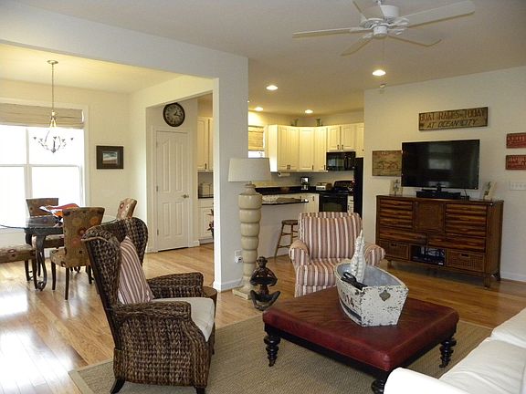 4th image of 23761 Pembroke Ln