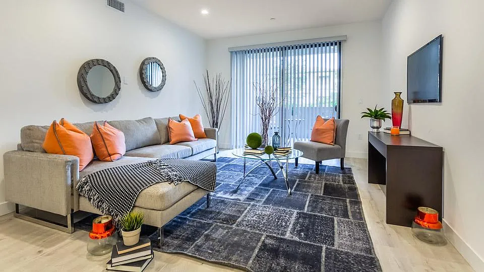 2 bed, 2.5 bath, 1449 sqft, $4,195 — Photo 3