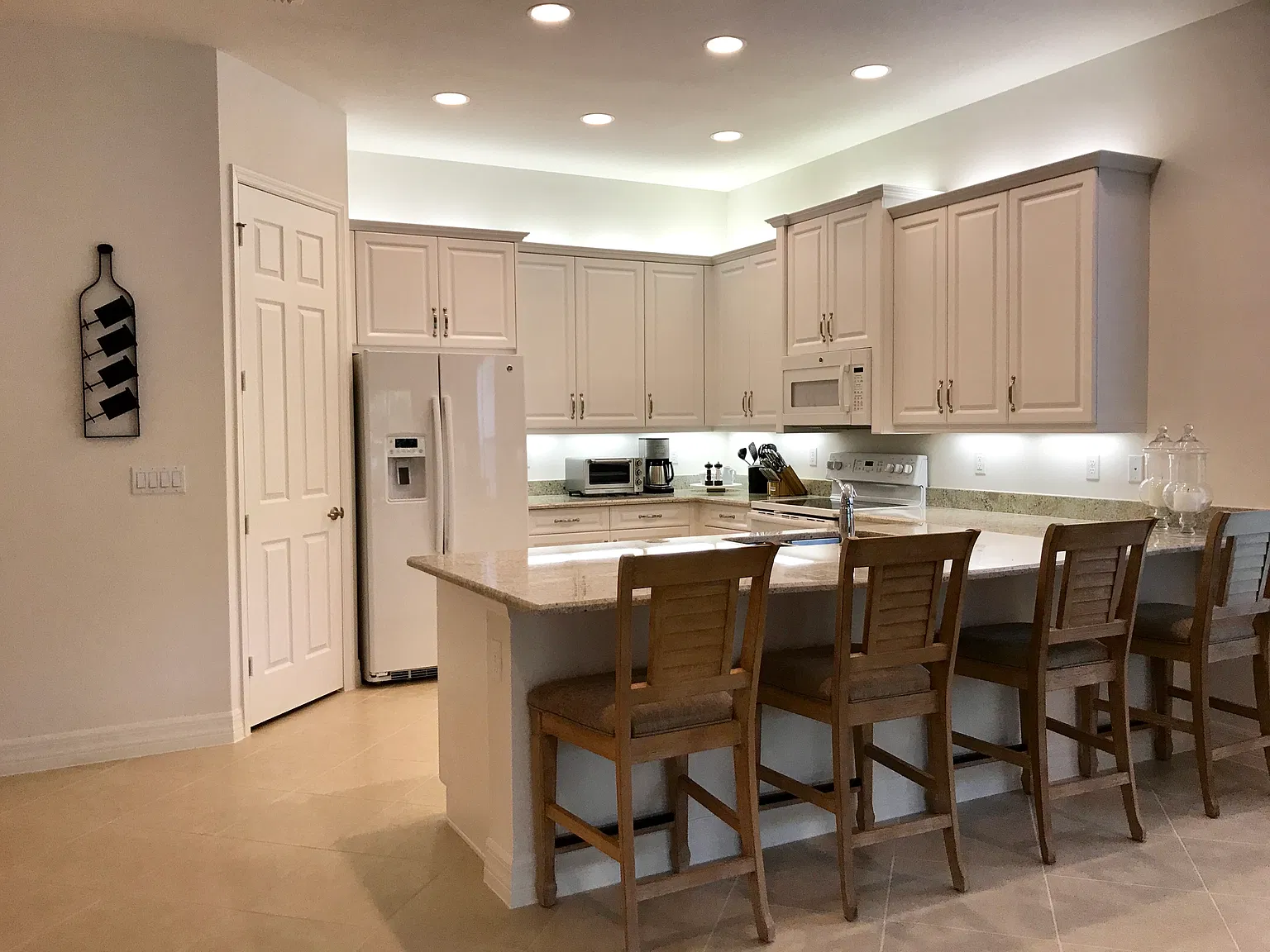 3 bed, 2545 sqft, $9,200 — Photo 2