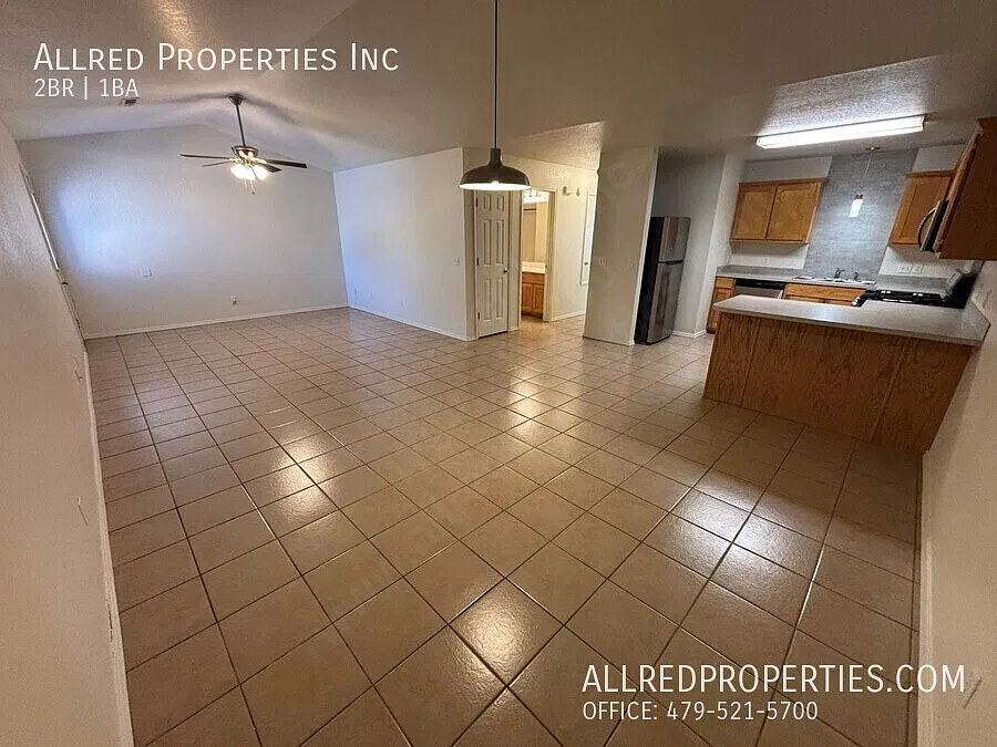 Duplex located at the border of Fayetteville & Elkins! — Photo 3