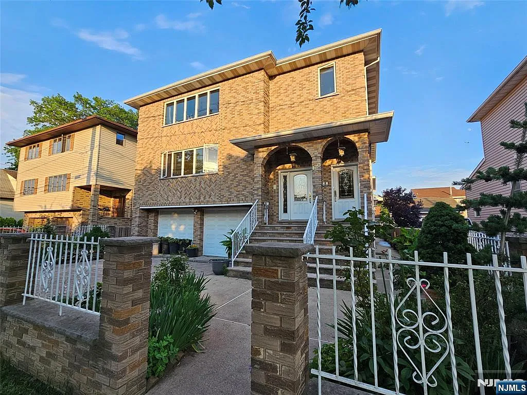 4 bed, 2.0 bath, $4,200 — Photo 2