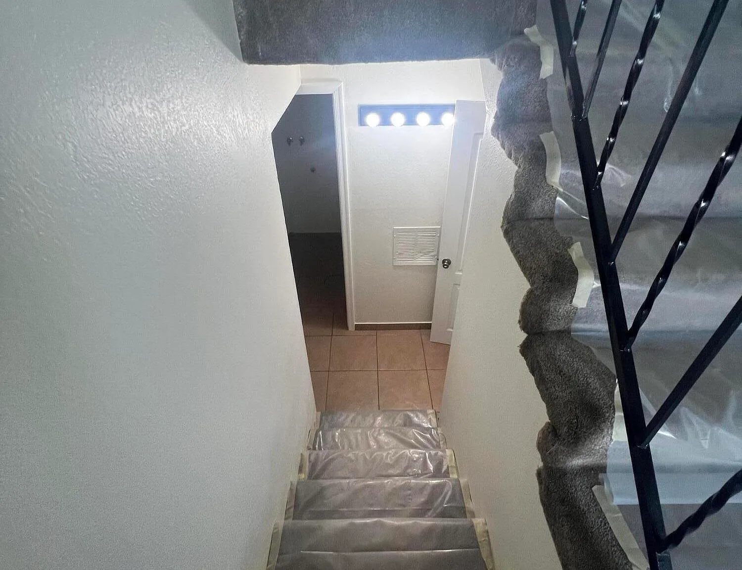5 bed, 2.0 bath, 2132 sqft, $2,400 — Photo 3