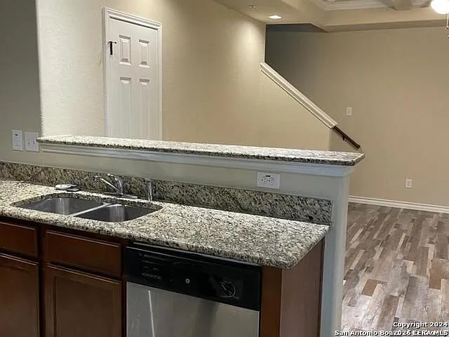 3 bed, 2.5 bath, $1,400 — Photo 4