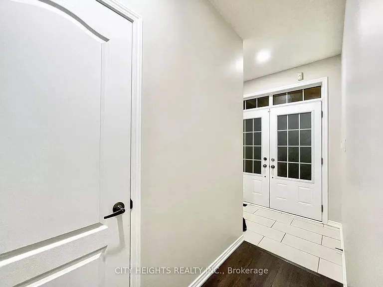 147 Baffin Cres #MAIN — Photo 2
