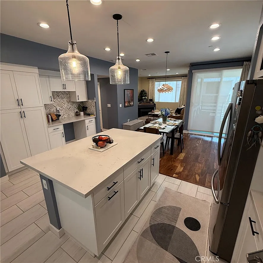 4 bed, 4.5 bath, 1708 sqft, $4,800 — Photo 2