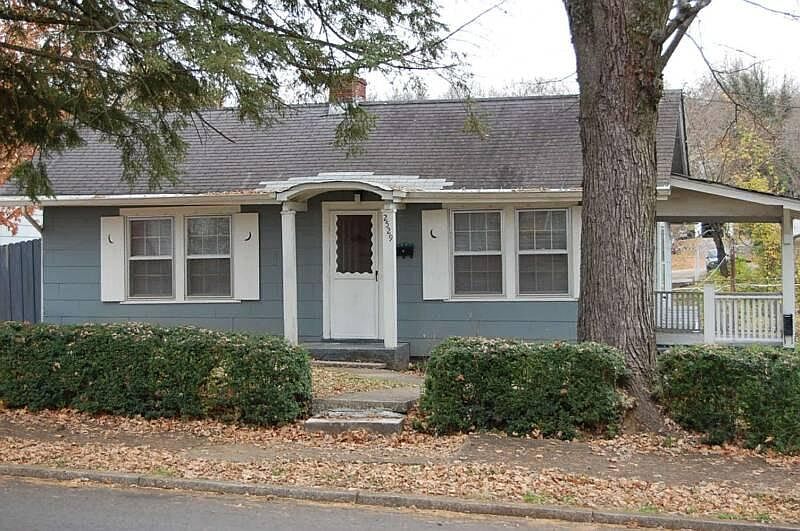 1st image of 2529 Holbrook Dr #B