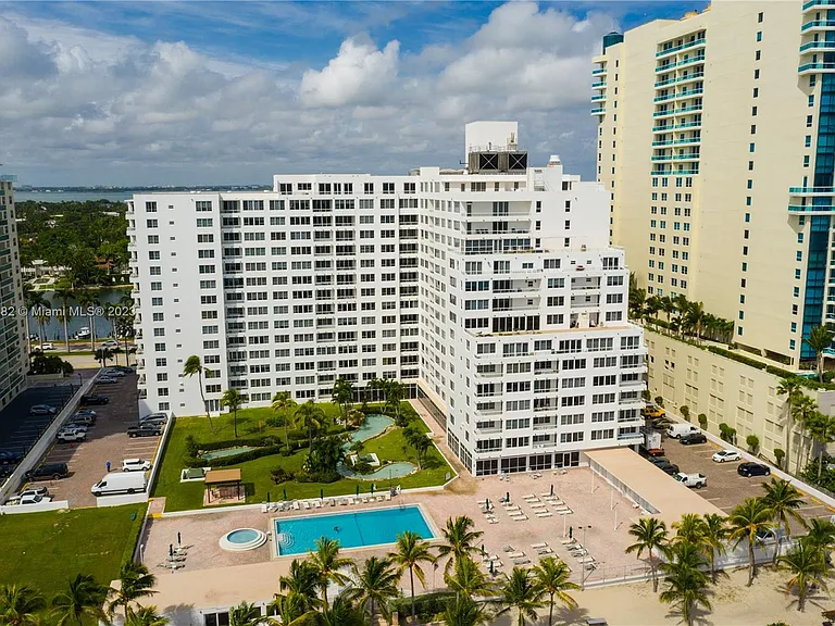 5005 Collins Ave #610 — Photo 26